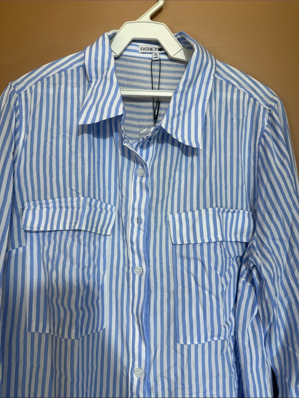 Fashion Nova XL white blue stripe down button up NWT - Picture 2 of 4